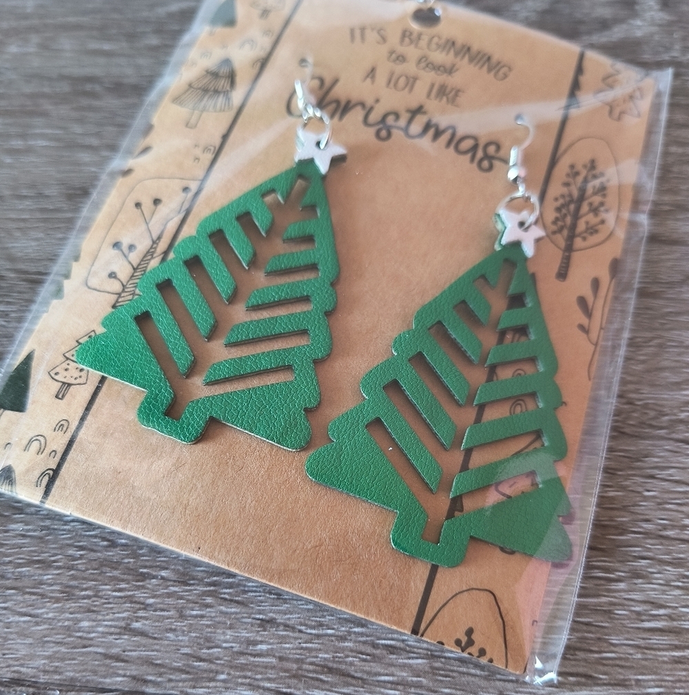 Green and Silver Suede Christmas Tree Earrings New In Package Gift Craft - Picture 2 of 3